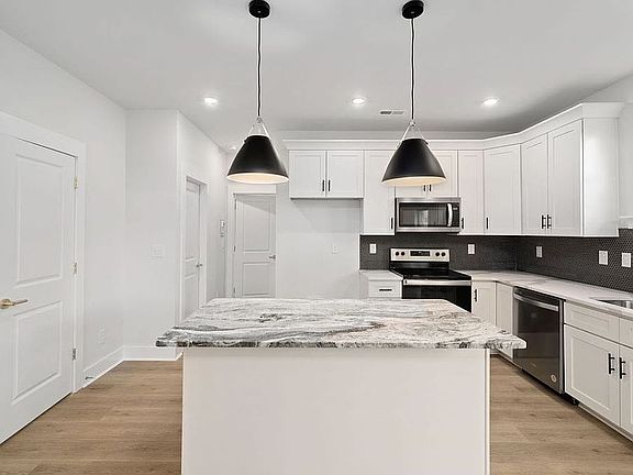 3rd image of 821 Holland Ave
