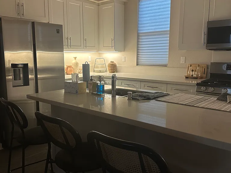 712 Highline Way — Photo 6