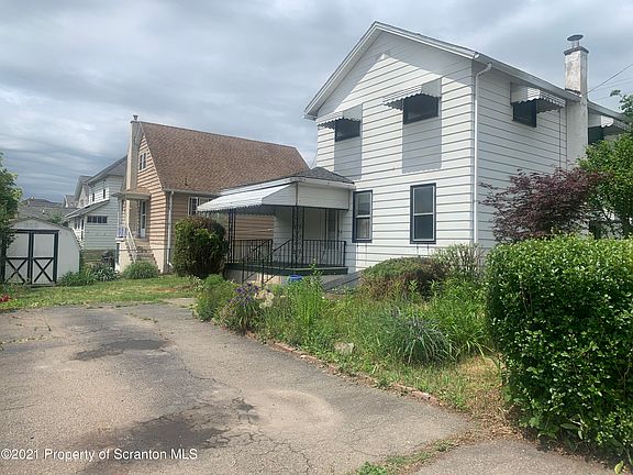 2nd image of 852 Lincoln St
