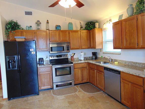 5th image of 152 E Cahill Ct