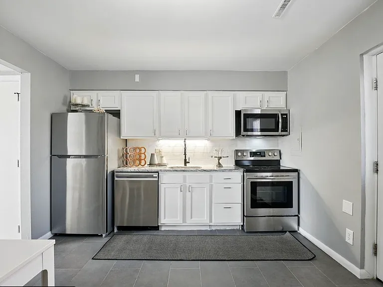 1190 E Long St — Photo 7