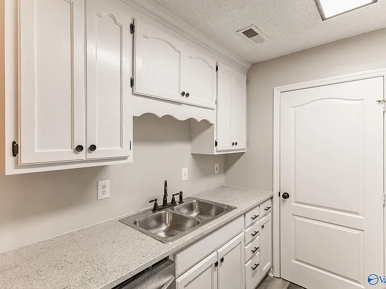 6975 Wall Triana Hwy — Photo 5