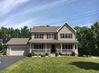 26 Mountain View Dr, Rouses Pt, NY 12979