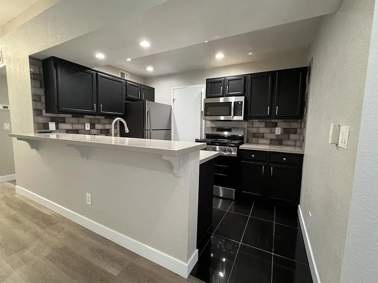 7570 W Flamingo Rd — Photo 6