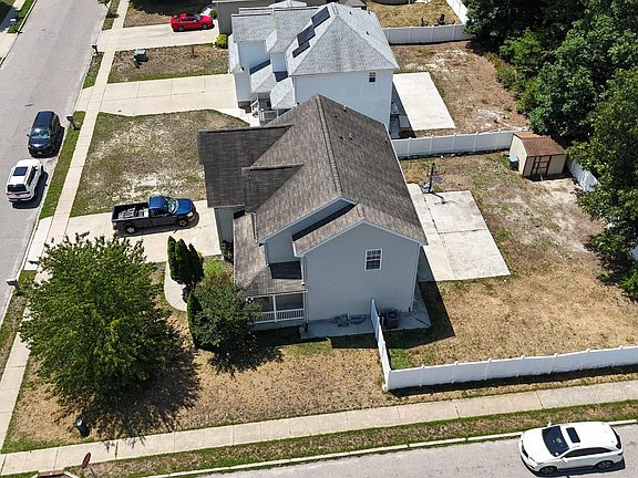 4th image of 415 Ebony Tree Ave