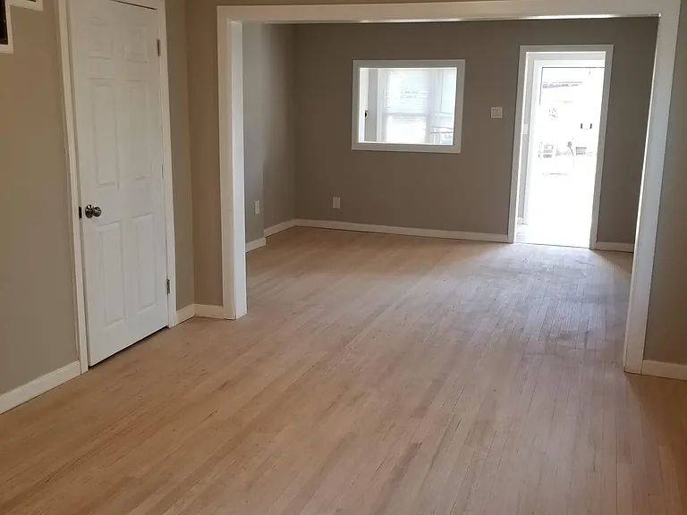 704 W Summer Rd — Photo 4