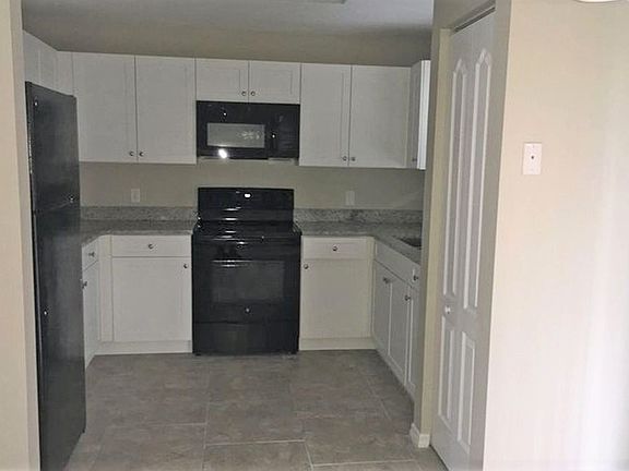 5th image of 340 Cortez Ct