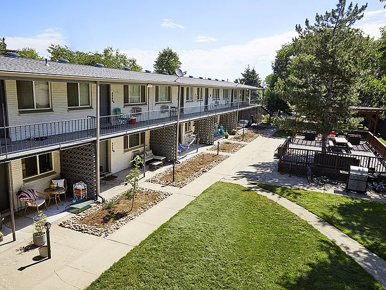 Clay Street Apartments — Photo 9