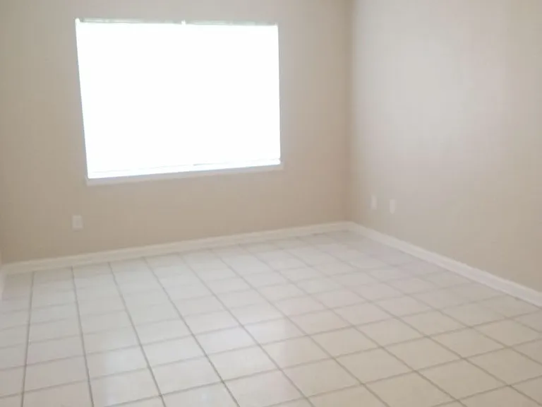 425 Wilson Ln — Photo 17