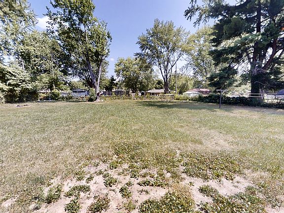 3rd image of 150 E Venoy Dr