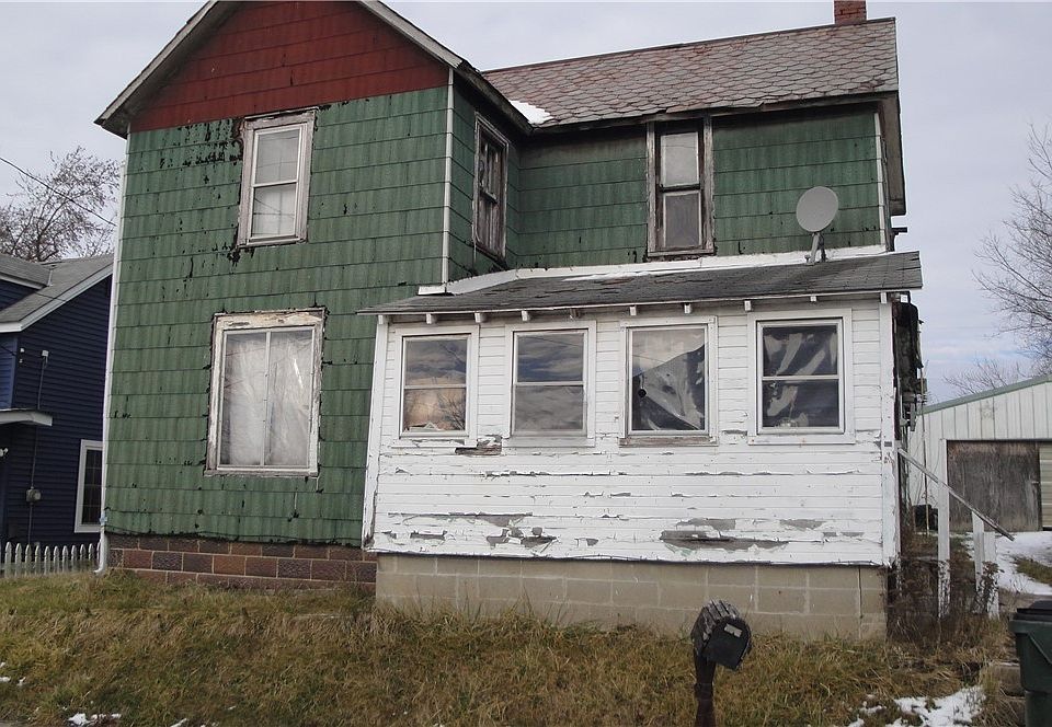1st image of 107 W Erie St