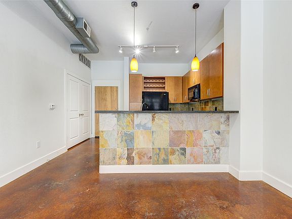 4th image of 1901 Post Oak Blvd APT 1405