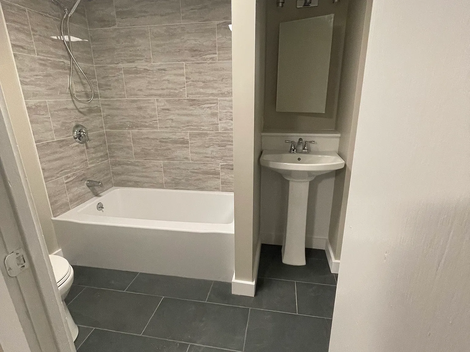 2 bed, 1000 sqft, $2,100 — Photo 2