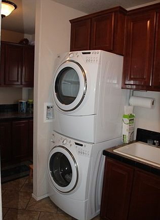 3rd image of 323 Buttercup Ln W