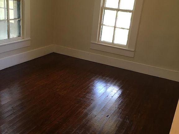 4th image of 302 Kelly St