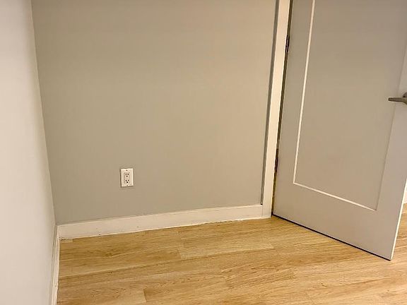 5th image of 215 E Broadway #2EE