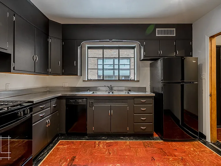 1374 E. Broad St. — Photo 20
