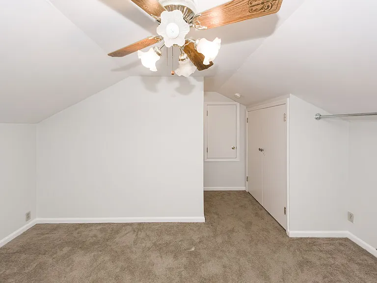 305 Chessington Cir — Photo 21