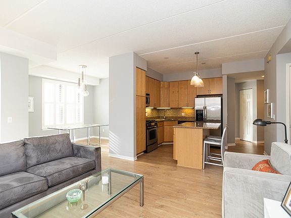 4th image of 2335 W Belle Plaine Ave APT 116