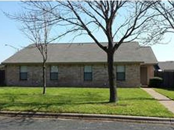 2nd image of 2525 Hickory Dr