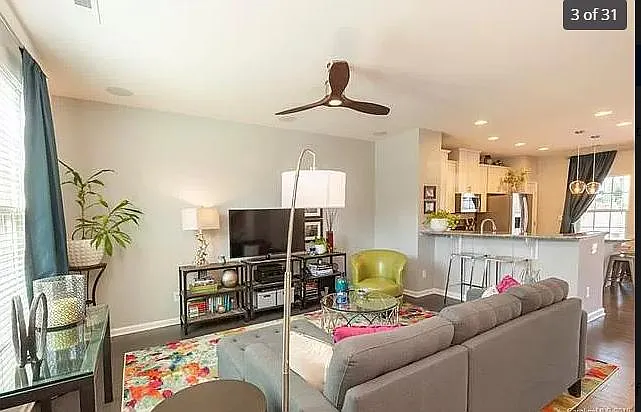 1629 Fleetwood Dr — Photo 3