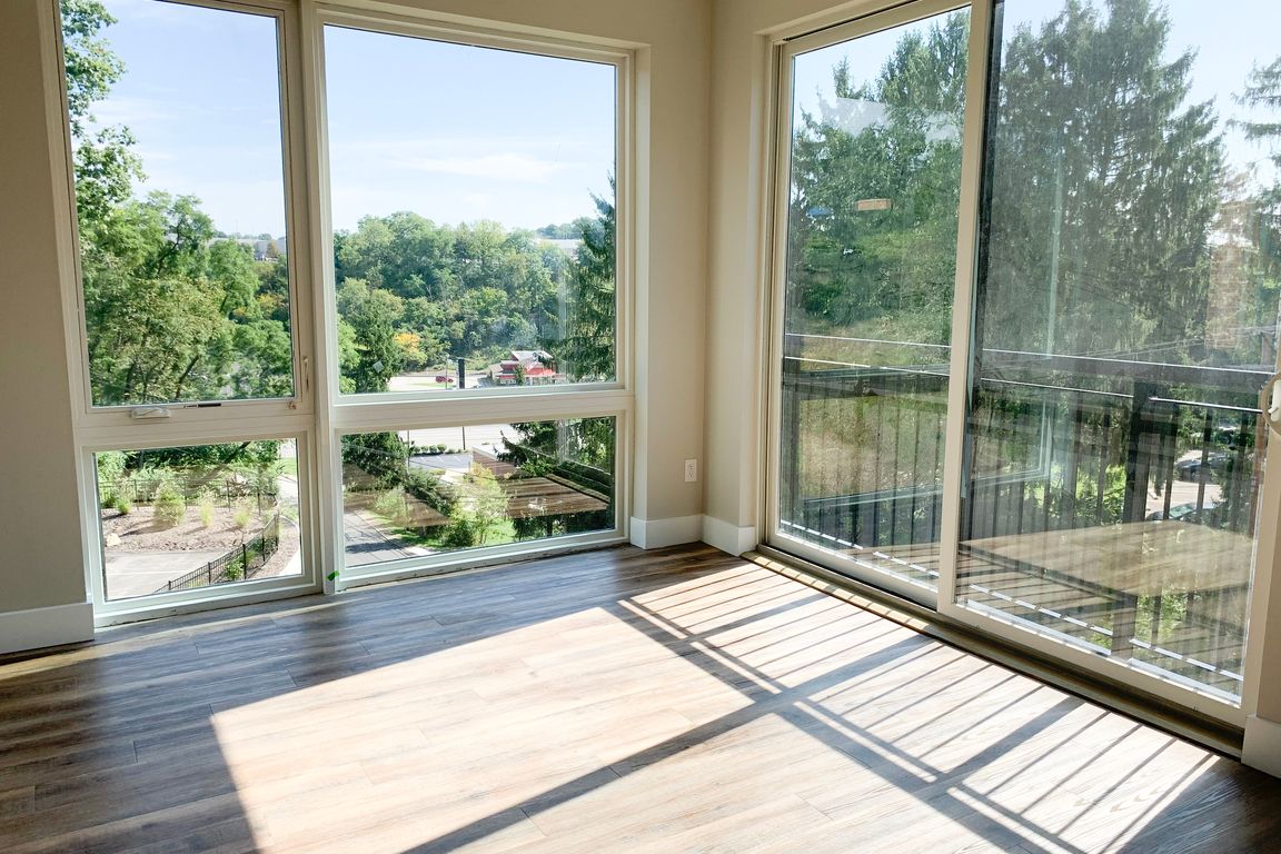 1-Bedroom Corner Apartment