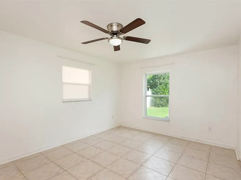 2529 Belmont Ave — Photo 10