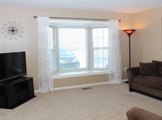 101 Hollytree Ct, Sanatoga, PA 19464
