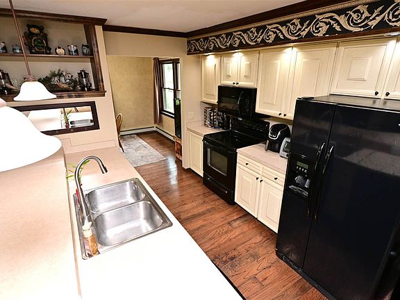 4th image of 1713 Geres St N