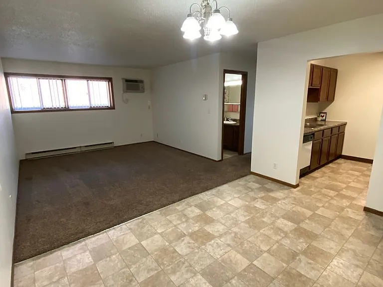 1502 E Gateway Cir S — Photo 1