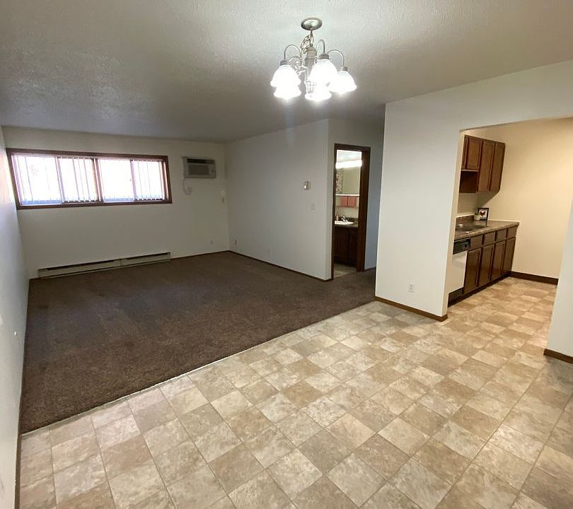 1st image of 1502 E Gateway Cir S APT 101