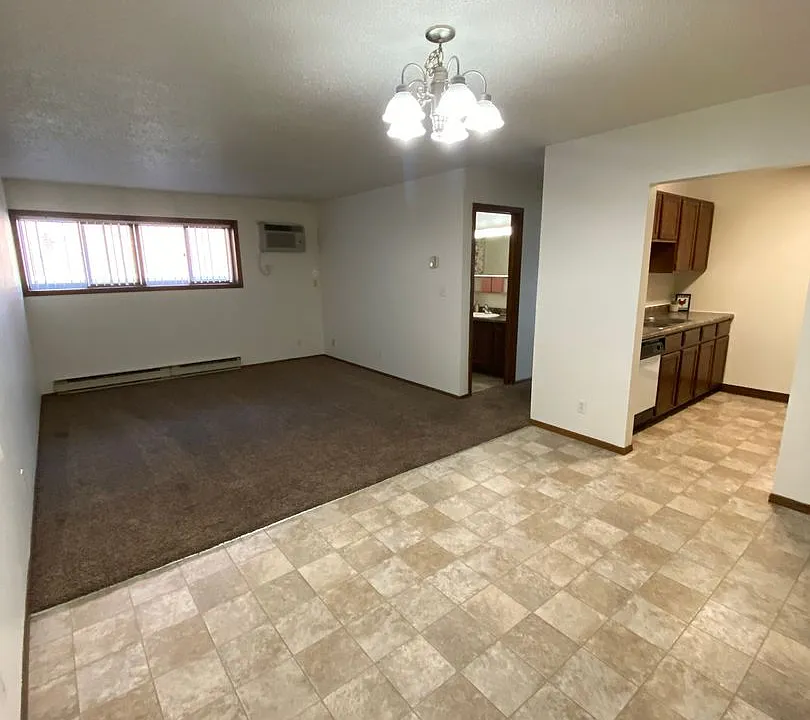 1502 E Gateway Cir S
