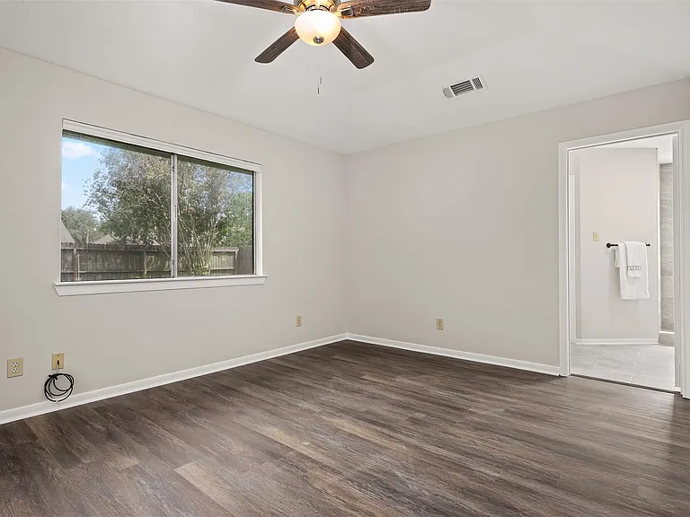 714 Regency Ct — Photo 11