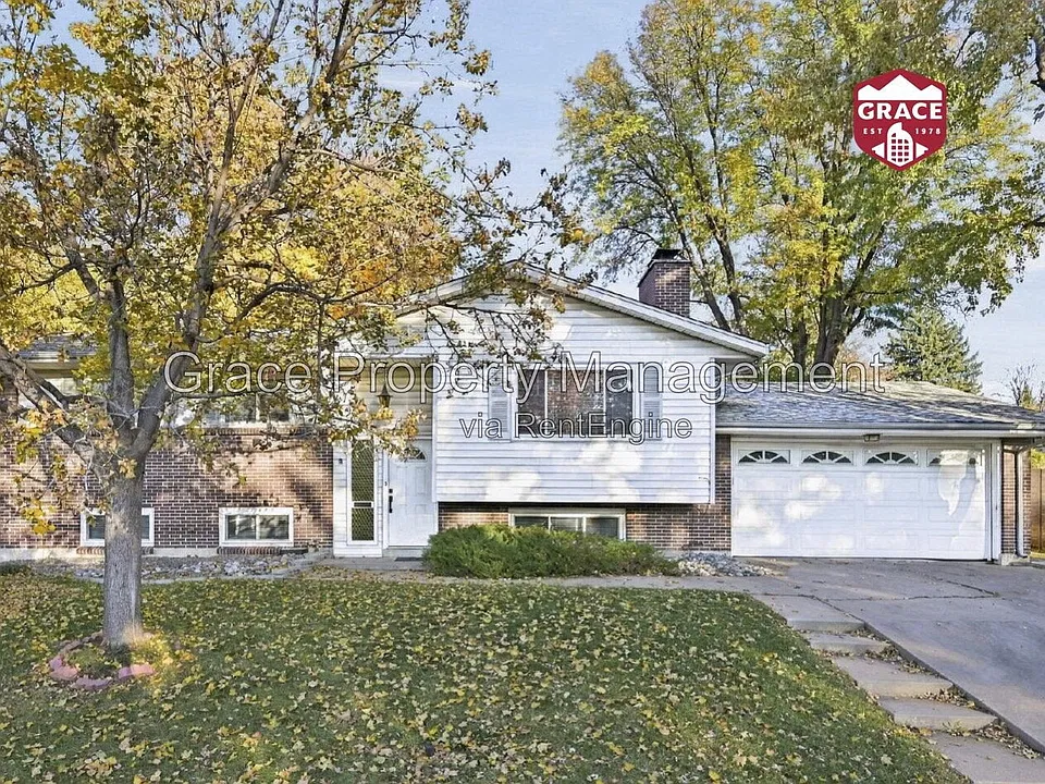 8233 E Kenyon Dr