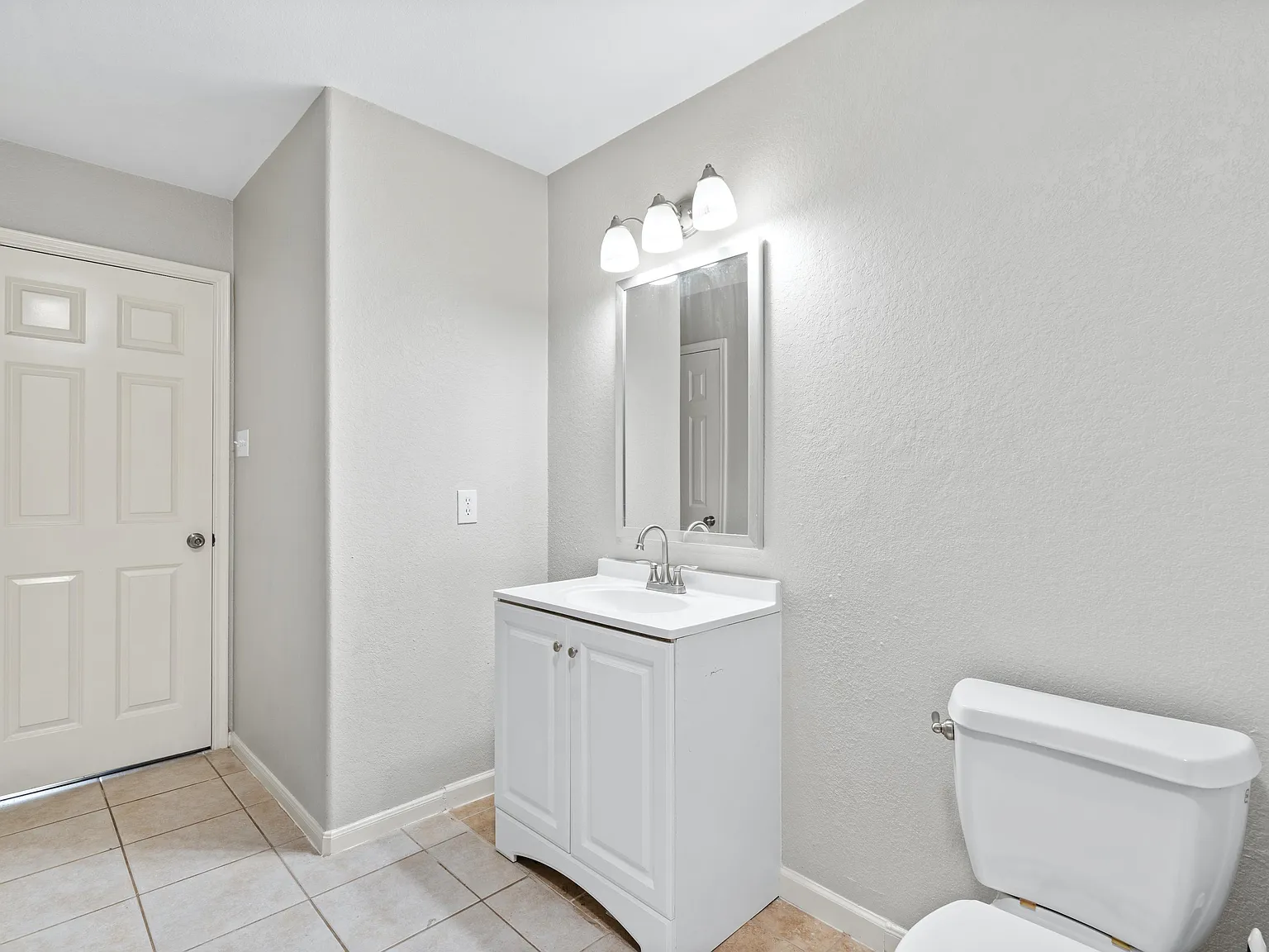 4 bed, 3.5 bath, 2645 sqft, $1,066 — Photo 4