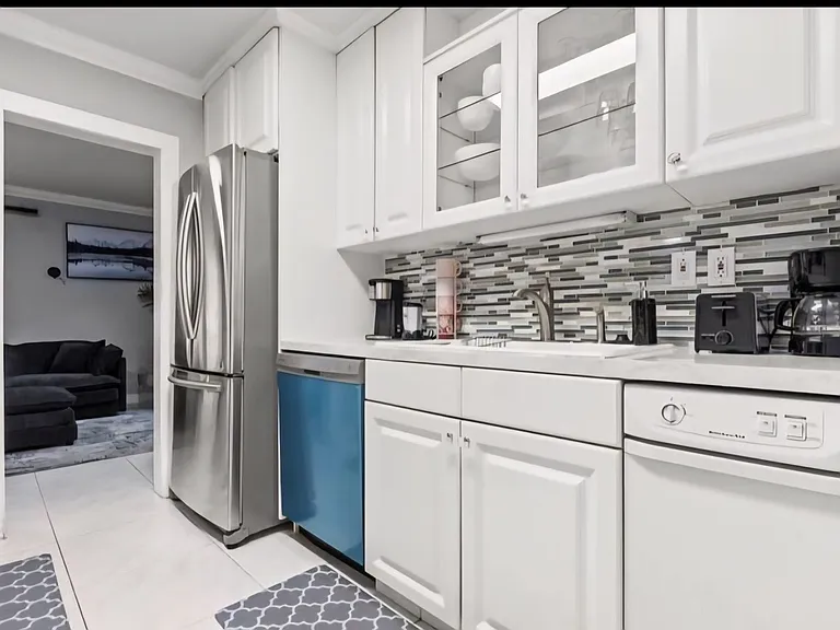 708 SW 12th St — Photo 5