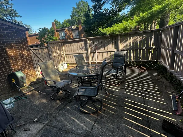 37 Farmhouse Ct, Pikesville, MD 21208