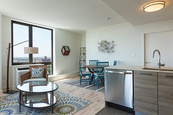 Rented by Lisa Management | media 31