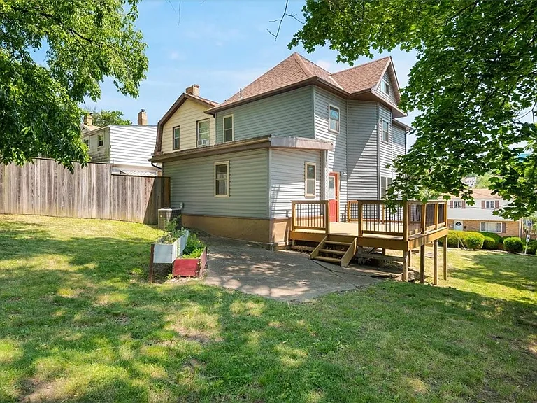 38 Pasadena St — Photo 2