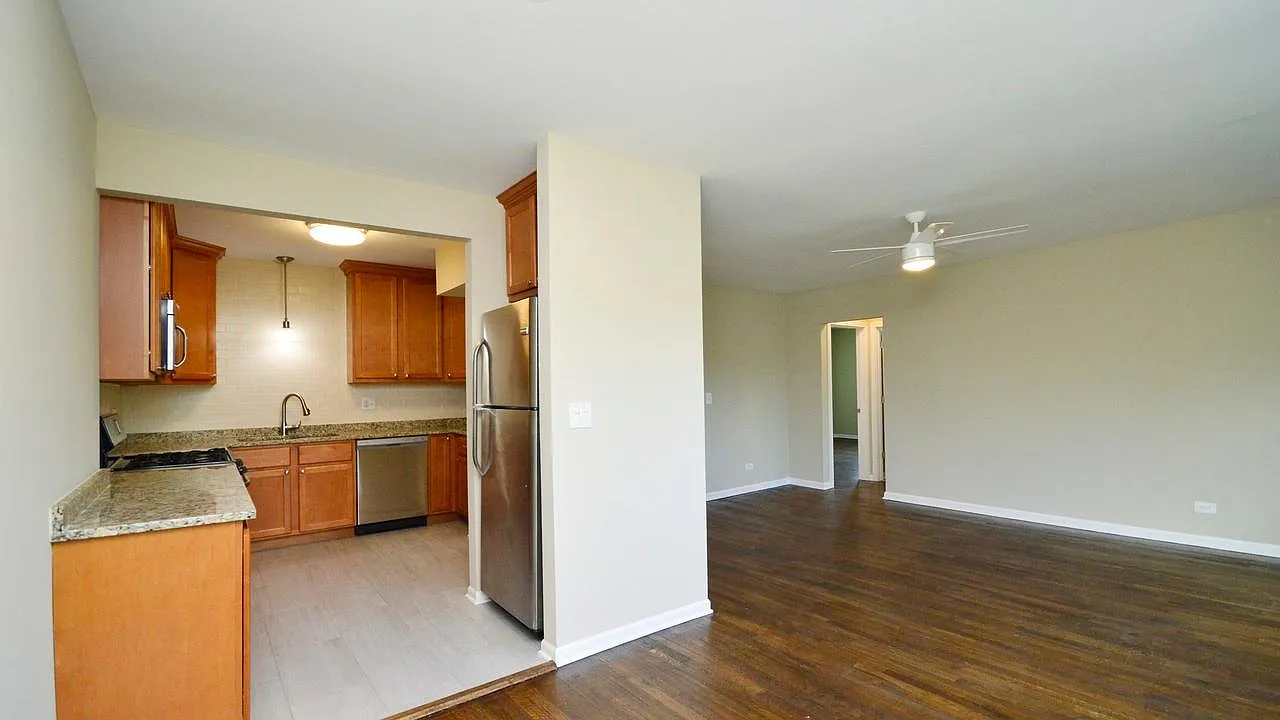 1415 W Pratt Blvd — Photo 4