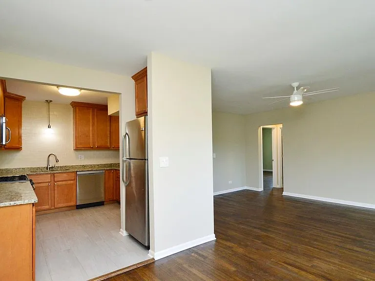 1415 W Pratt Blvd #405 — Photo 4