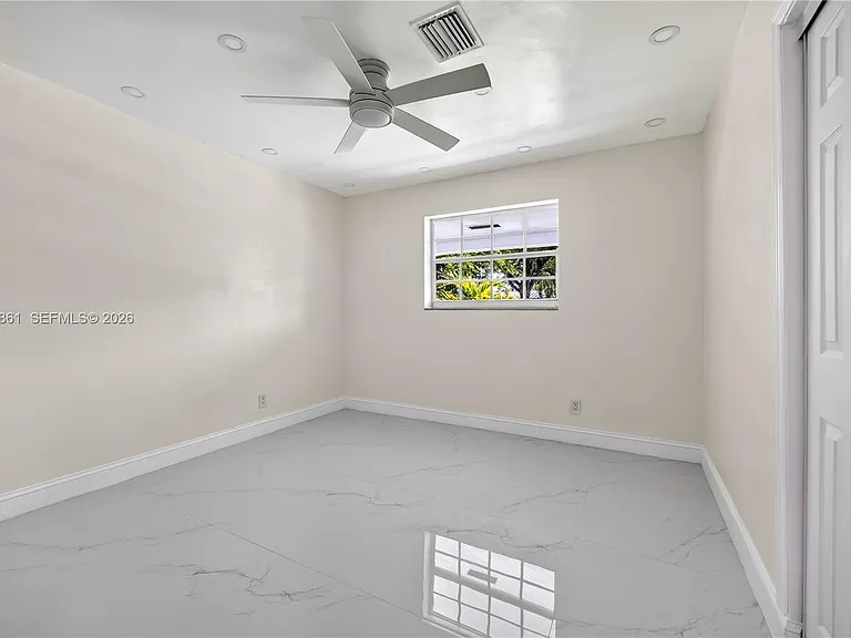 4225 Monroe St — Photo 11