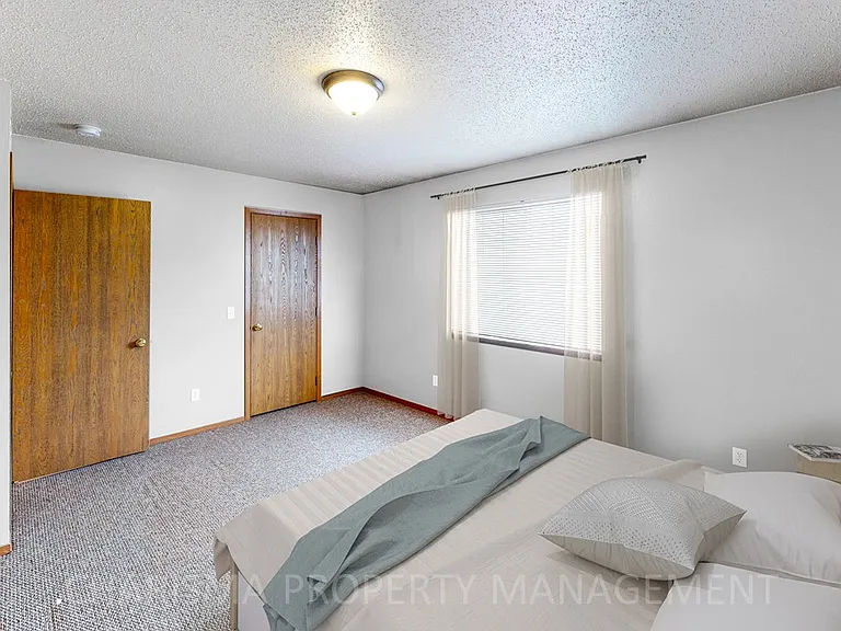 Teakwood Apartments — Photo 14