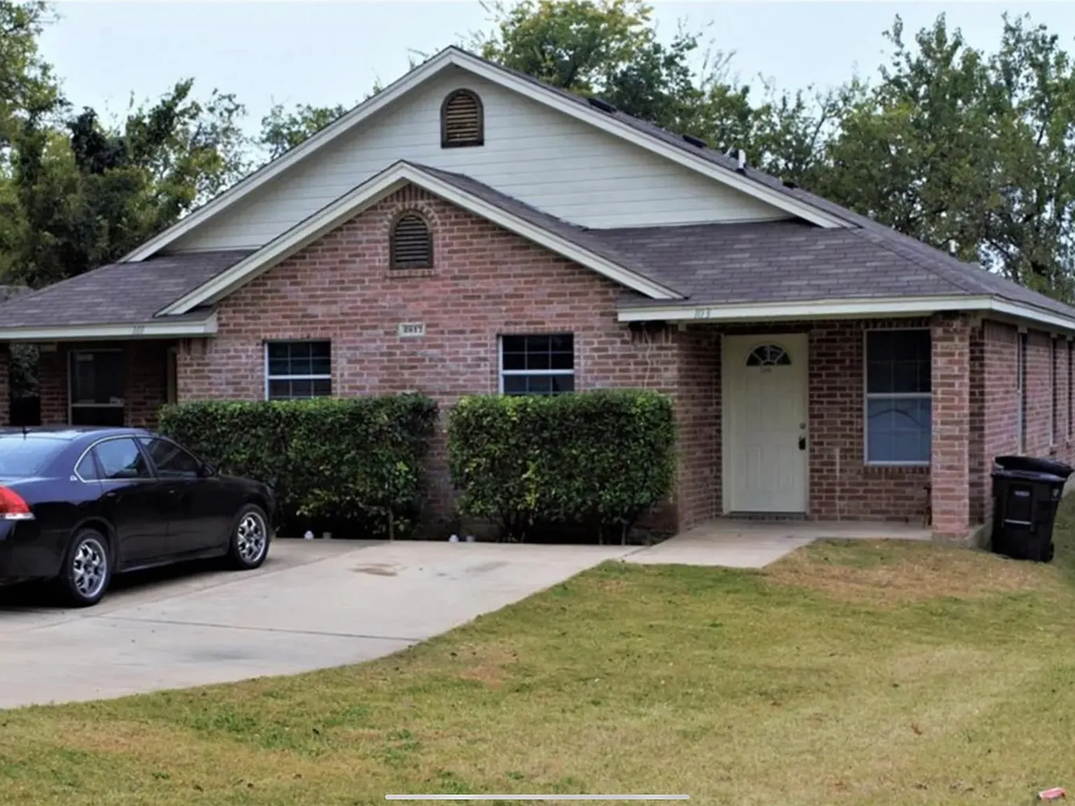 3 bed, 1090 sqft, $1,450 — Photo 1