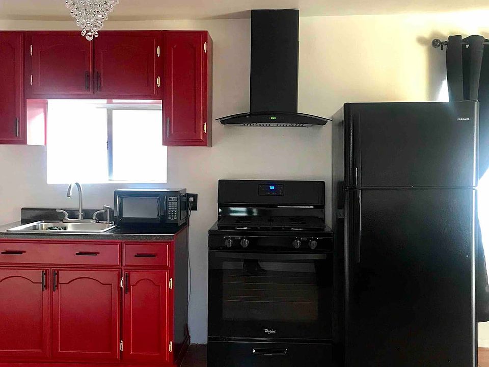 1st image of 1364 1/2 E 61st St
