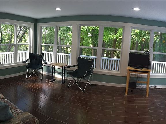4th image of 11462 Crystal Lake Dr W