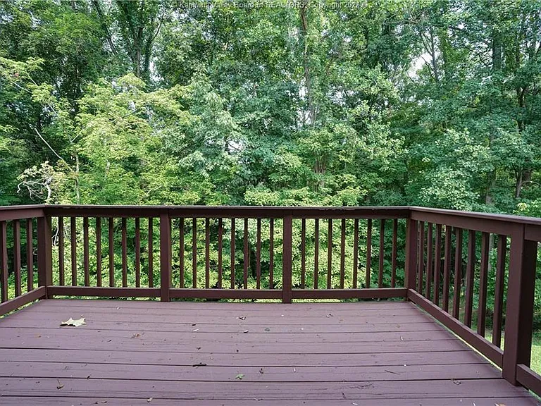 225 Walker Dr — Photo 4