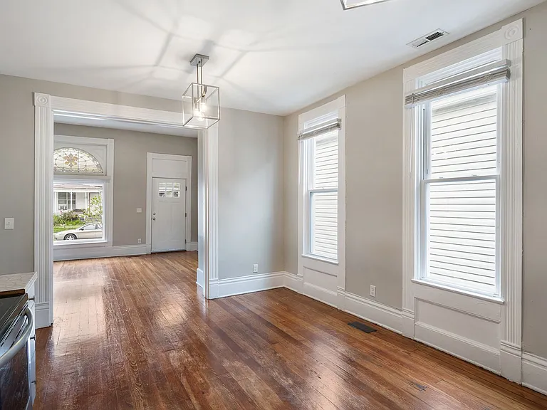 638 E Ormsby Ave — Photo 10