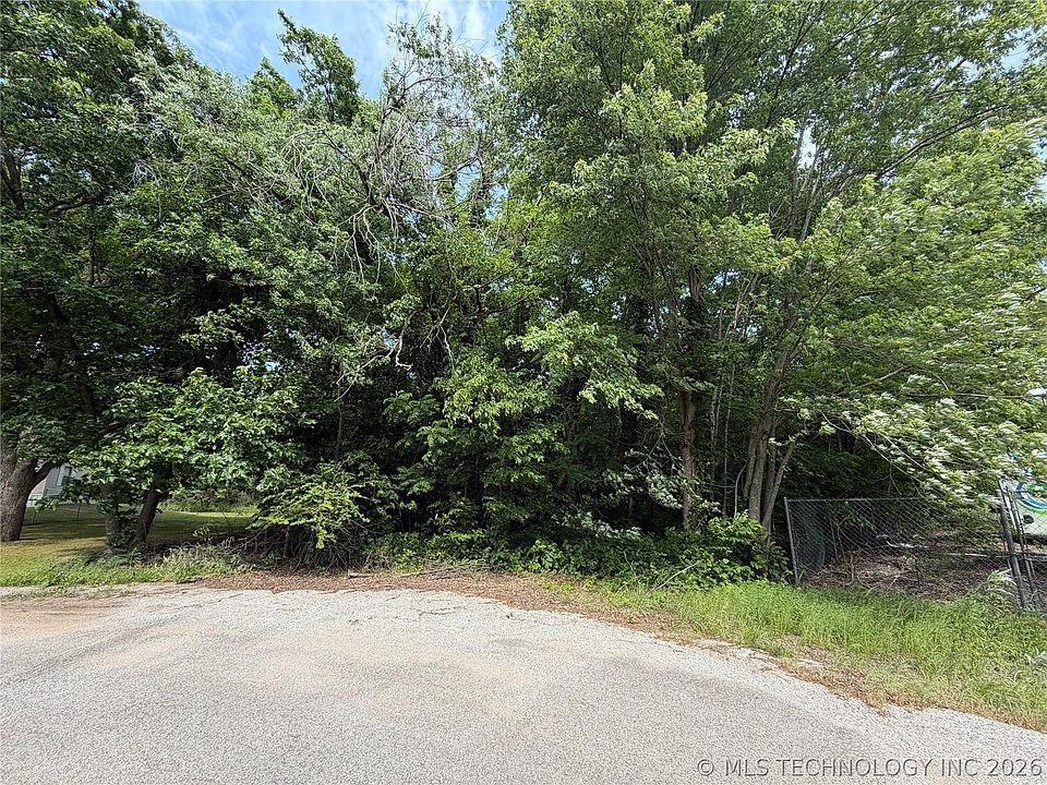 1st image of Dogwood Dr