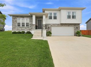 1203 NW 3rd St, Oak Grove, MO 64075